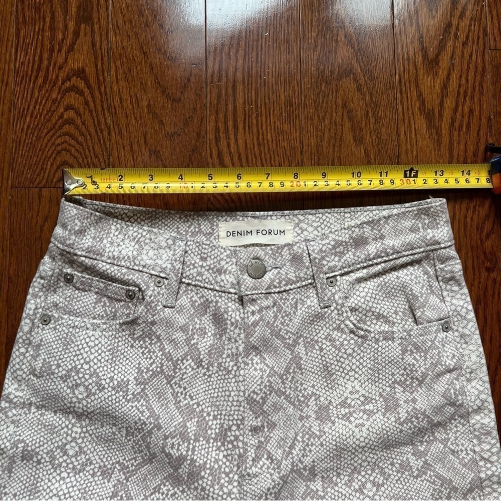Aritzia Denim Forum Lola High Rise Skinny Crop Jeans White Snake Print - Sz 27 - Picture 13 of 16